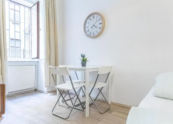 Apartman Chic Apartment- Suitable For Longstays Near Matzleinsforferplatz *