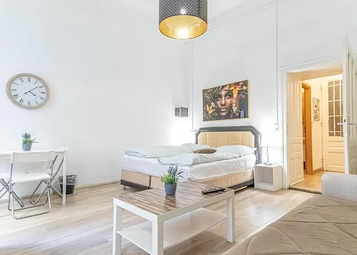 Chic Apartment- Suitable For Longstays Near Matzleinsforferplatz *