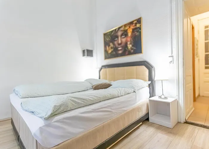 Chic Apartment- Suitable For Longstays Near Matzleinsforferplatz