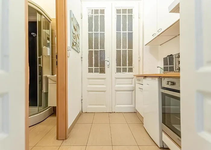 Apartman Chic Apartment- Suitable For Longstays Near Matzleinsforferplatz